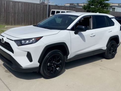 Used 2022 Toyota RAV4 LE FWD image 4