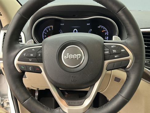 Used 2016 Jeep Grand Cherokee Limited w/ Luxury Group II AWD/4WD image 17