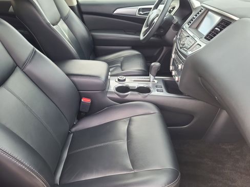Used 2018 Nissan Pathfinder SL image 11