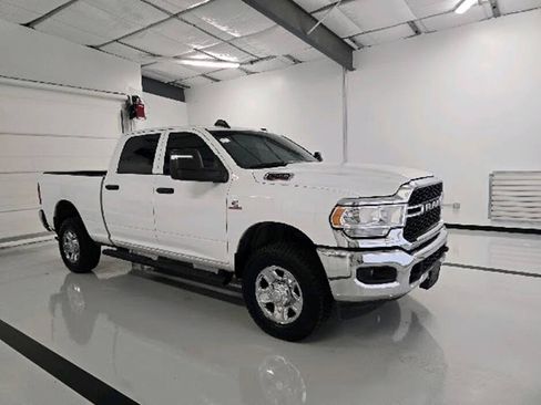 Used 2024 RAM 2500 Tradesman w/ Chrome Appearance Group AWD/4WD image 3
