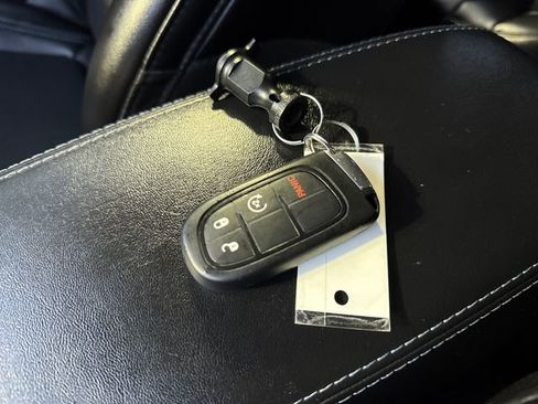 Used 2020 Jeep Cherokee Latitude Plus w/ Cold Weather Group image 31