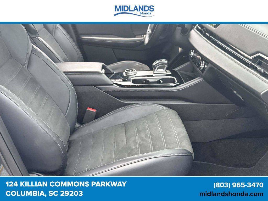 Used 2025 Mitsubishi Outlander SE FWD image 32