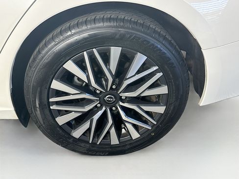 Used 2025 Nissan Altima 2.5 SV FWD image 11
