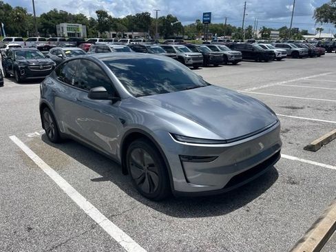 Used 2026 Tesla Model Y AWD image 10