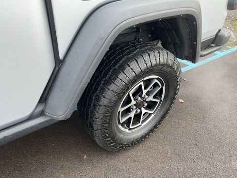 Used 2024 Jeep Gladiator Rubicon w/ Convenience Group image 25