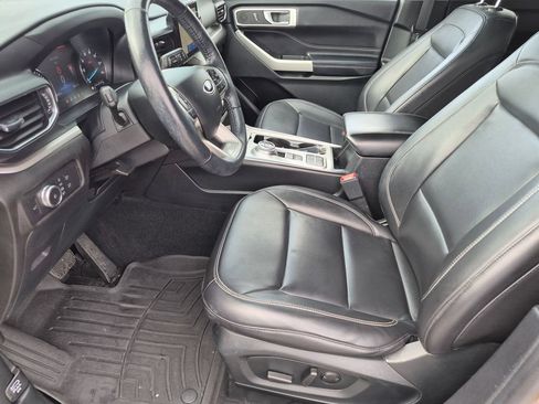 Used 2022 Ford Explorer XLT w/ Equipment Group 202A RWD image 14