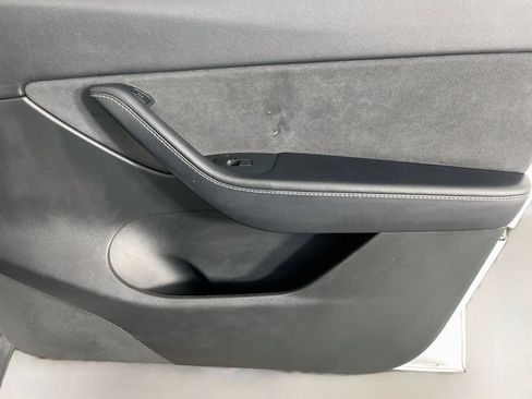 Used 2022 Tesla Model Y Long Range AWD/4WD image 34