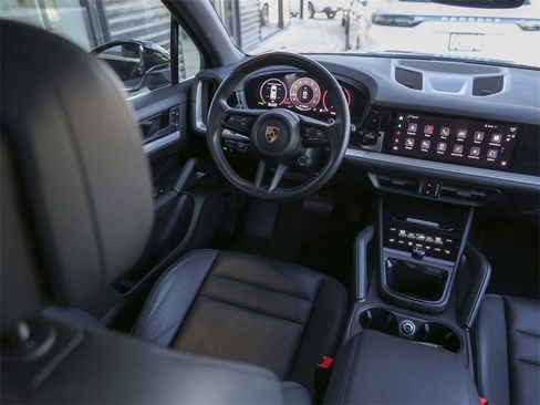 Certified 2024 Porsche Cayenne image 34