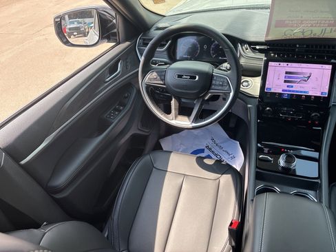 New 2025 Jeep Grand Cherokee Limited image 15