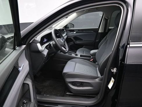 New 2026 Volkswagen Tiguan SE image 9