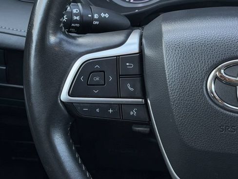 Used 2022 Toyota Highlander XLE FWD image 13