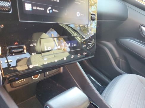 Used 2022 Hyundai Santa Cruz SEL Premium image 28