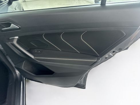 Used 2024 Volkswagen Tiguan SE FWD image 30