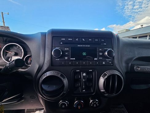 Used 2017 Jeep Wrangler Unlimited Sport w/ Quick Order Package 24S image 29