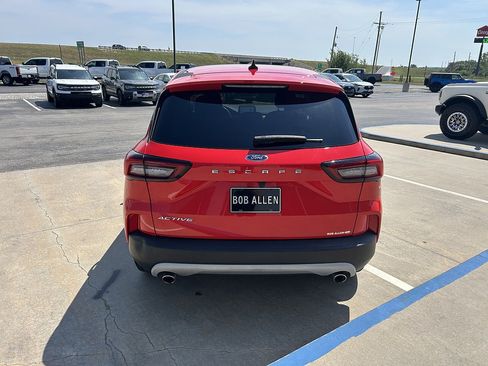 Used 2024 Ford Escape Active w/ Cold Weather Package FWD image 4