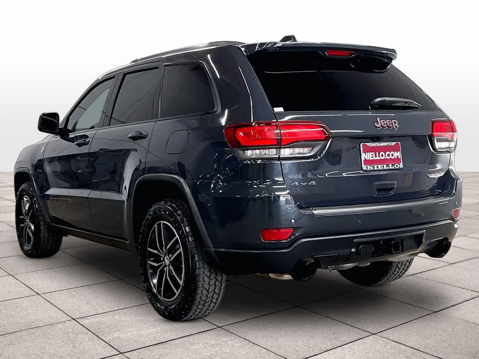 Used 2018 Jeep Grand Cherokee Trailhawk w/ Trailhawk Luxury Group AWD/4WD image 14
