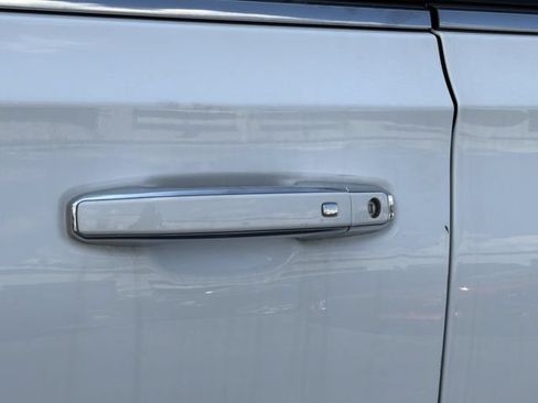 Used 2023 GMC Yukon XL Denali RWD image 5