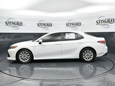 Used 2020 Toyota Camry LE image 4