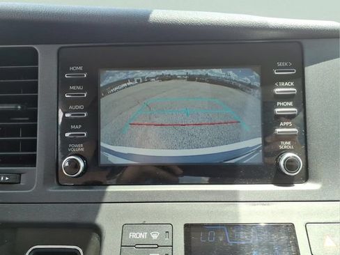 Used 2020 Toyota Sienna L FWD image 19