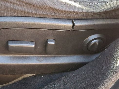 Used 2014 GMC Acadia SLE image 26