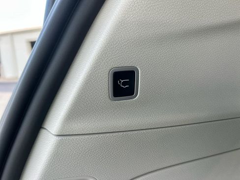 Used 2023 Chrysler Pacifica Limited w/ Uconnect Theater Family Group AWD/4WD image 13