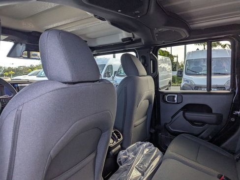 New 2026 Jeep Gladiator Sport image 9