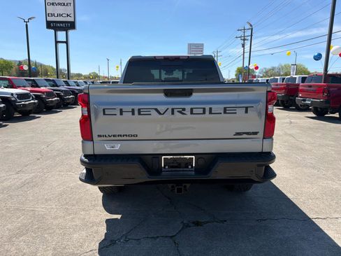 Used 2023 Chevrolet Silverado 1500 ZR2 w/ Technology Package image 8