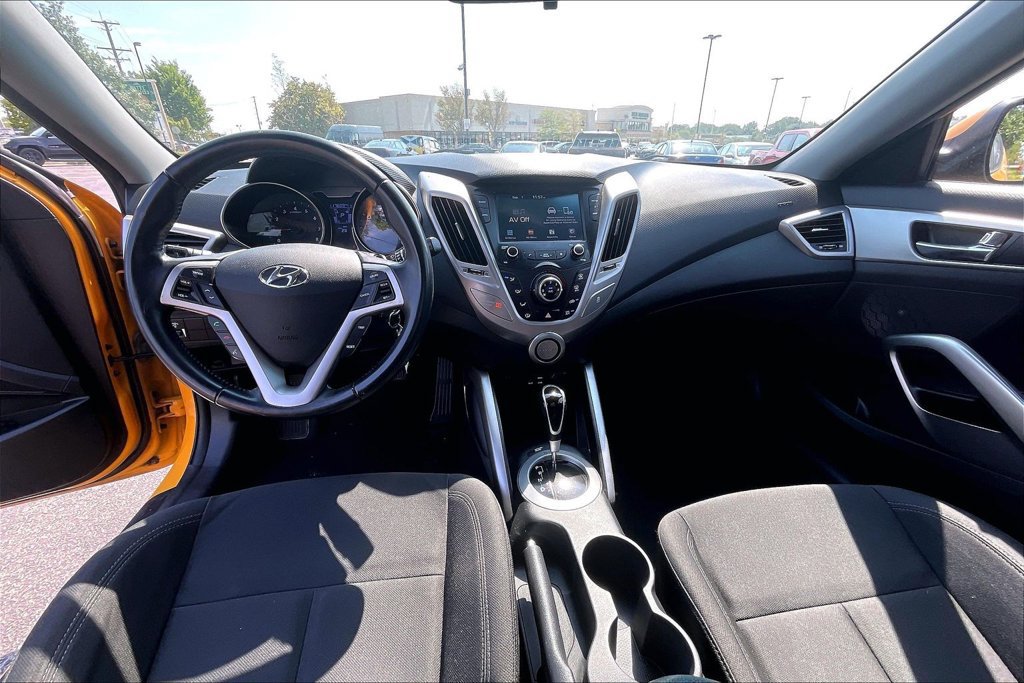 Used 2017 Hyundai Veloster FWD image 19