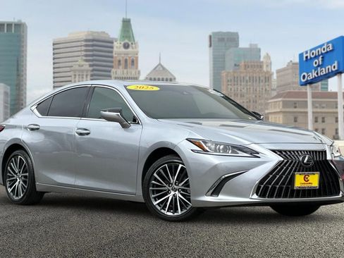 Used 2025 Lexus ES 350 w/ Premium Package FWD image 2