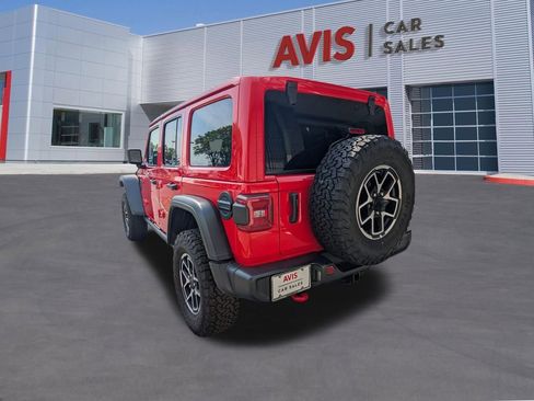 Used 2025 Jeep Wrangler Unlimited Rubicon w/ Convenience Group AWD/4WD image 9