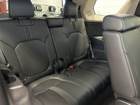 Certified 2023 Honda Pilot Touring image 19