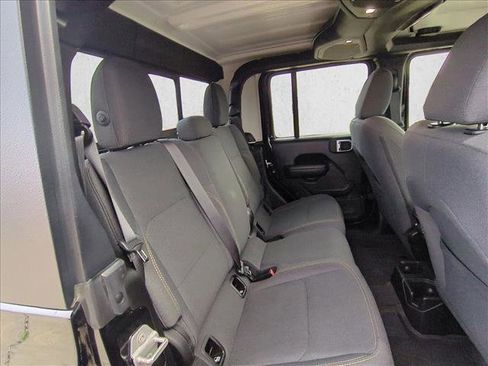 Used 2024 Jeep Gladiator Sport image 18