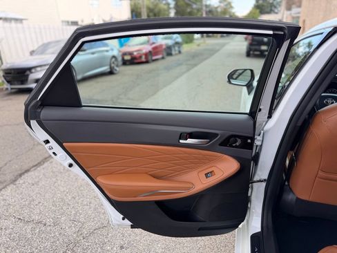 Used 2019 Toyota Avalon Limited w/ All Weather Liner Package FWD image 16