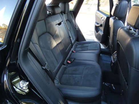 Used 2018 Porsche Macan Sport Edition image 40