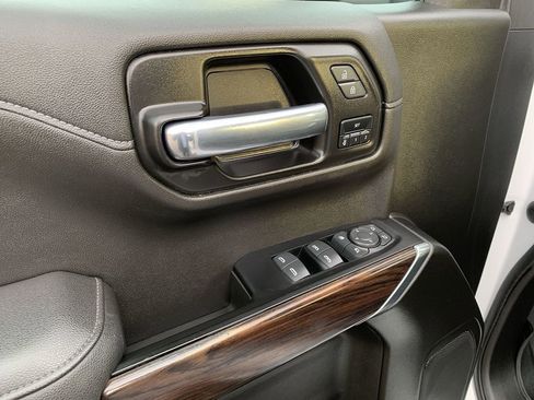 Used 2022 GMC Sierra 1500 SLT w/ SLT Convenience Package image 16