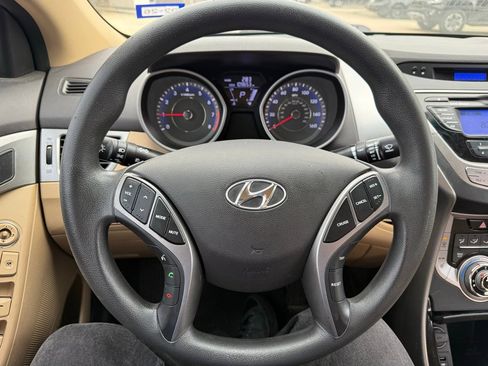 Used 2013 Hyundai Elantra GLS w/ Preferred Pkg image 11
