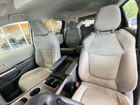Certified 2024 Toyota Sienna LE AWD/4WD image 14