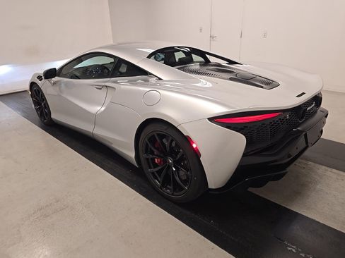 Used 2023 McLaren Artura RWD image 5