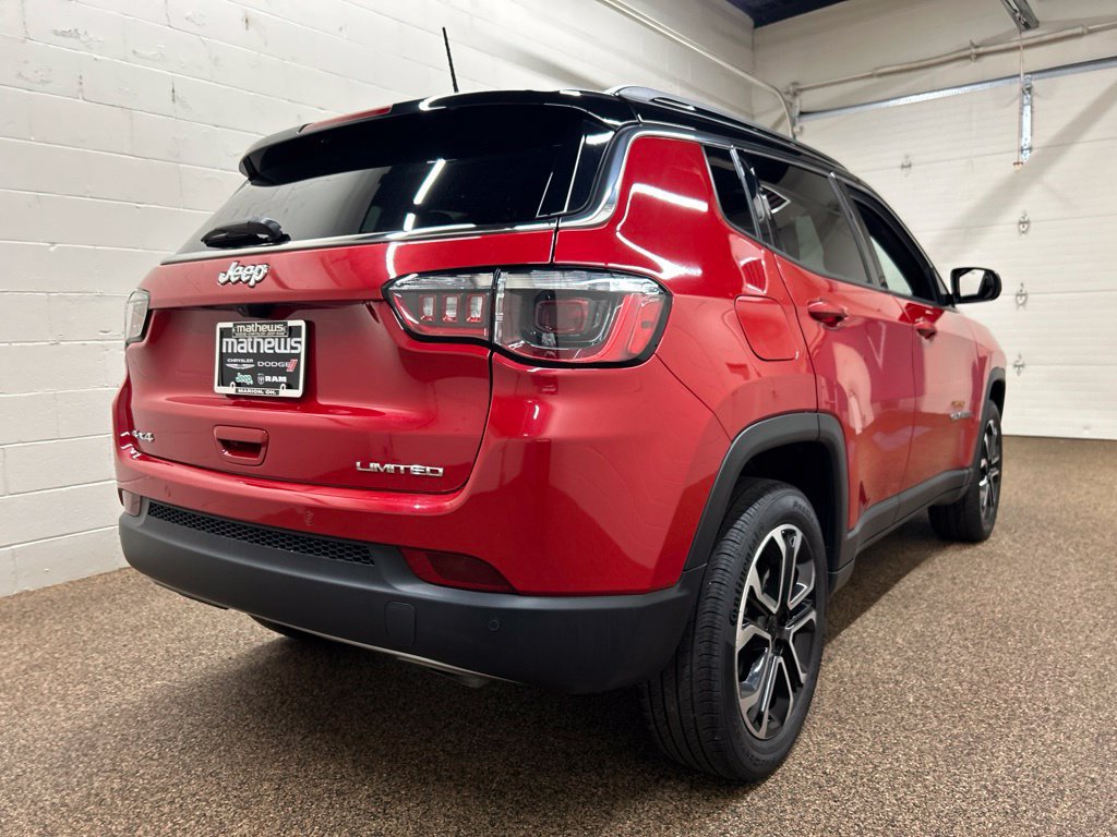 Used 2023 Jeep Compass Limited AWD/4WD image 2