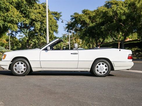Used 1995 Mercedes-Benz E 320 Convertible image 34