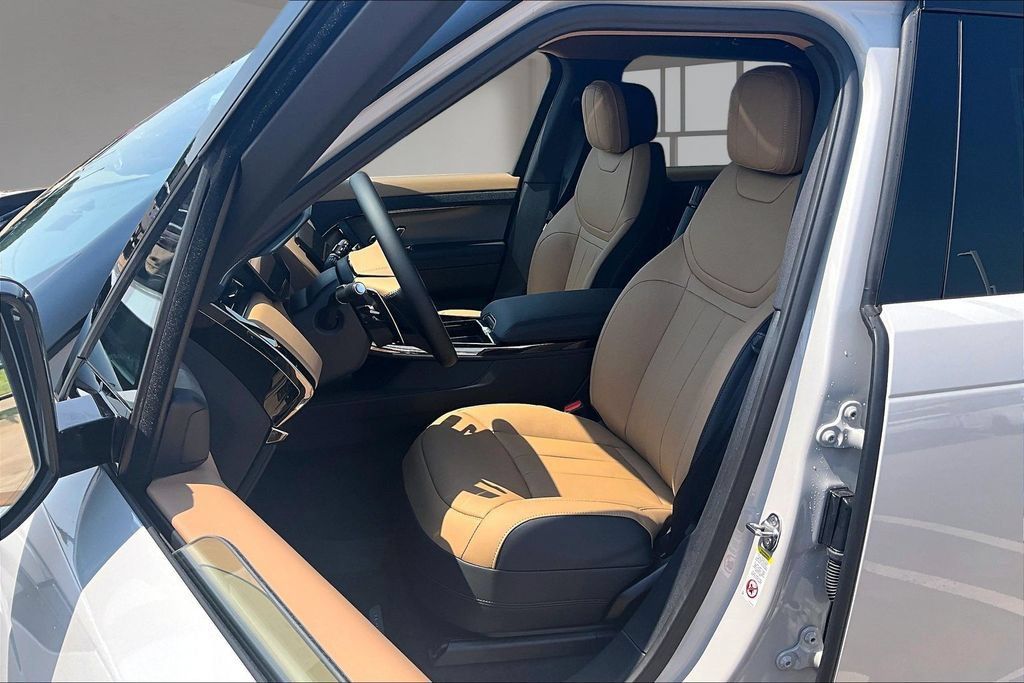 New 2026 Land Rover Range Rover Sport Dynamic SE AWD/4WD image 9