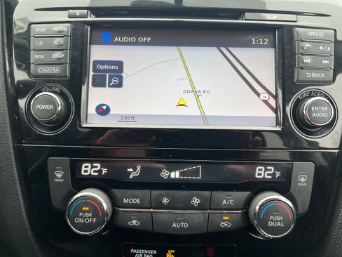 Used 2017 Nissan Rogue SV w/ SV Premium Package image 20