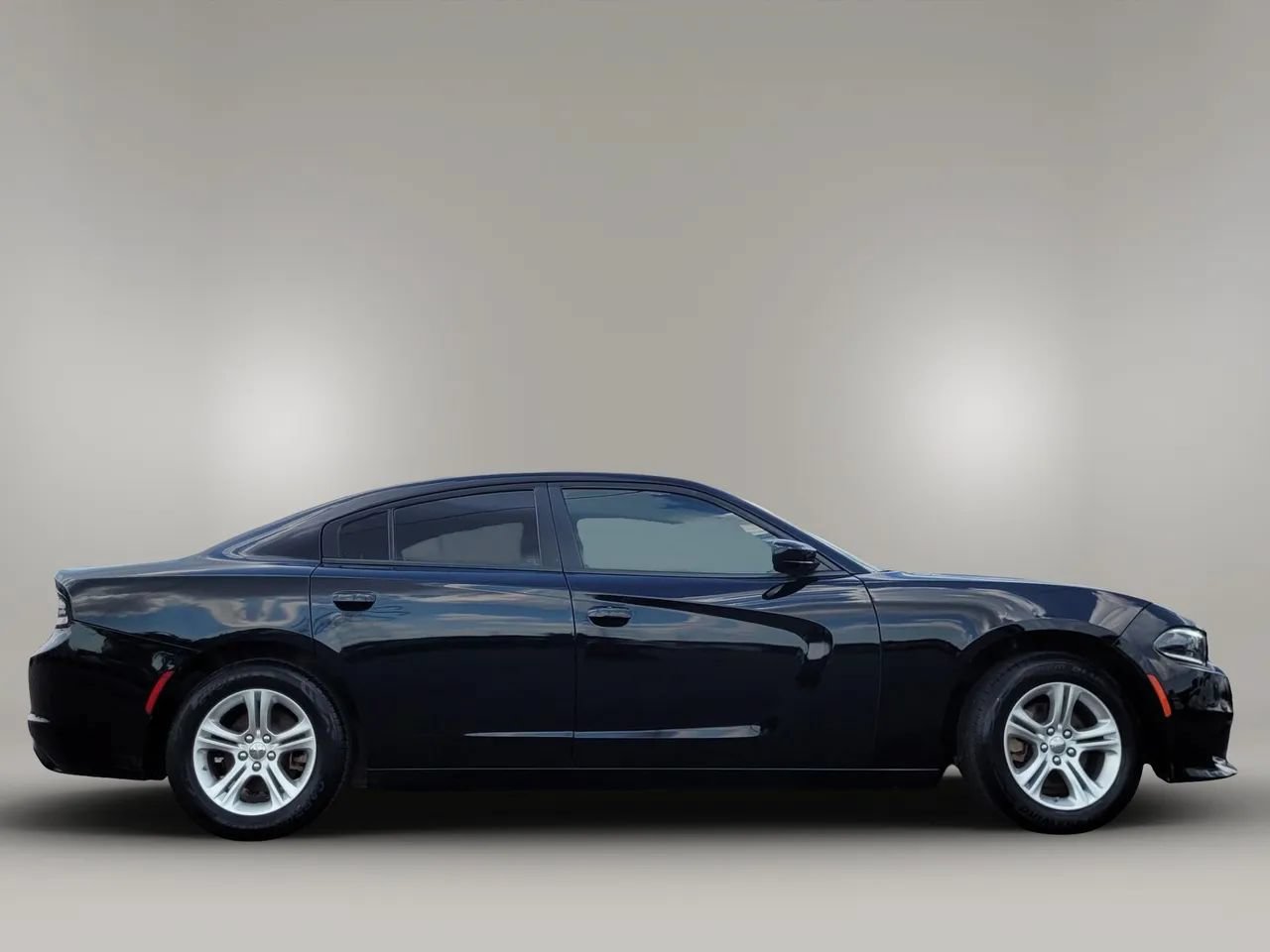 Used 2023 Dodge Charger SXT RWD image 15