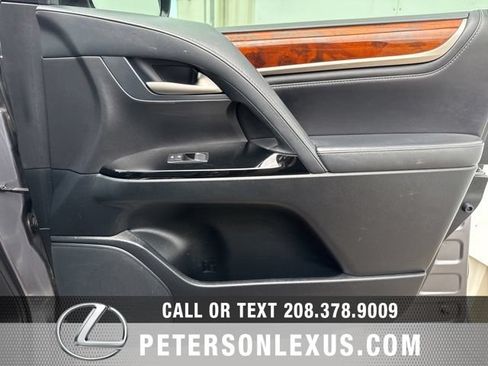 Used 2019 Lexus LX 570 4WD w/ Luxury Package image 11