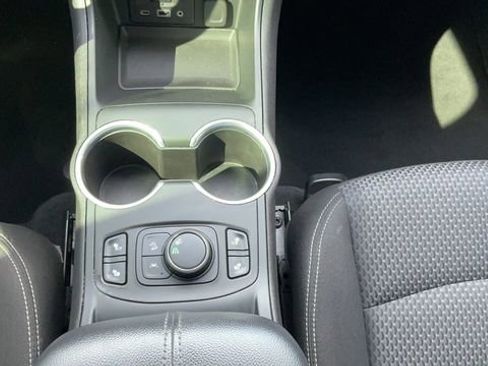 Used 2022 GMC Terrain SLE w/ Driver Convenience Package image 23