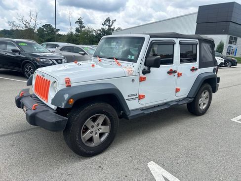 Used 2014 Jeep Wrangler Unlimited Sport w/ Quick Order Package 24S AWD/4WD image 3