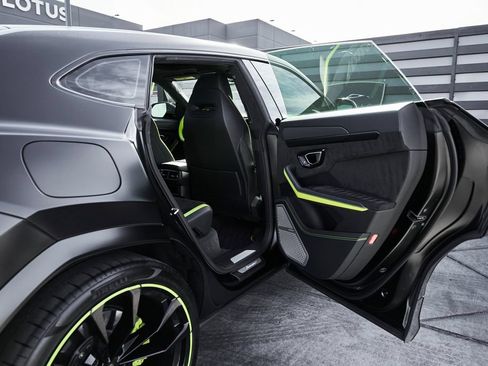 Used 2022 Lamborghini Urus AWD/4WD image 26