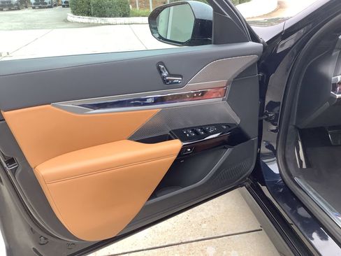 Certified 2023 BMW 740i image 19