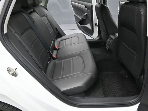 Used 2020 Volkswagen Passat 2.0T SE w/ Sunroof Package image 24