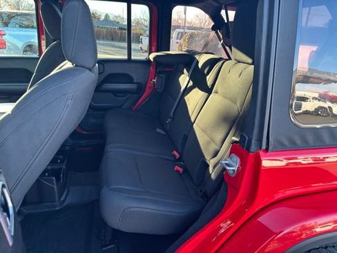 Used 2021 Jeep Wrangler Unlimited Sahara image 35